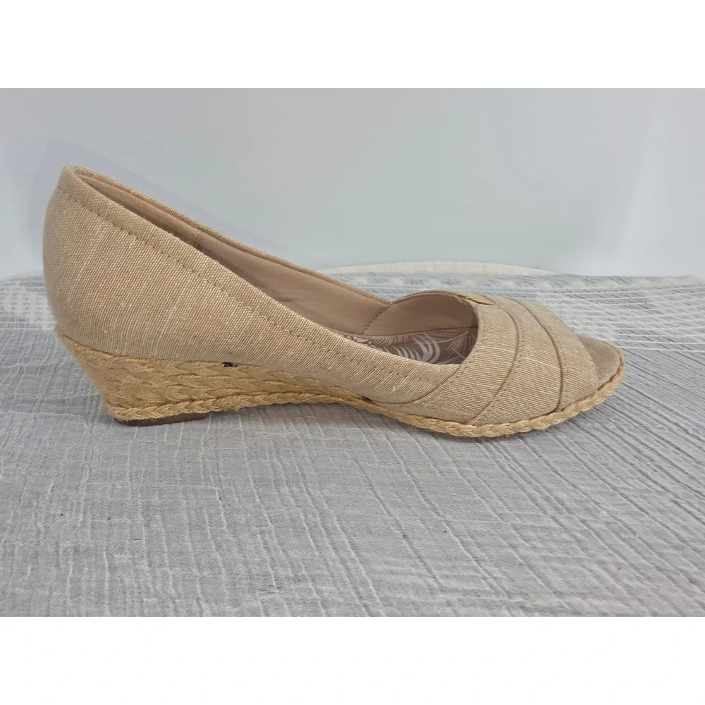 Coach and Four Tan Fabric Espadrille Peep Toe Low Wedge Sandals 7.5